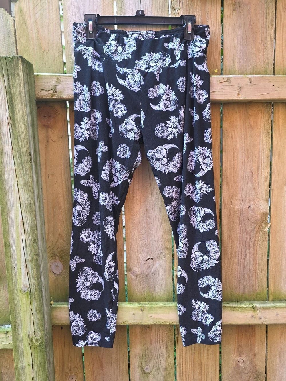 No Boundaries Black Leggings with White Skull & Floral Motif